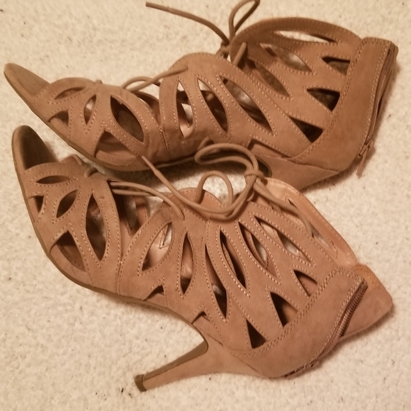 Womens shoes - Picture 1 of 2